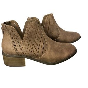 New Directions Brown Ankle Booties NIB 7.5